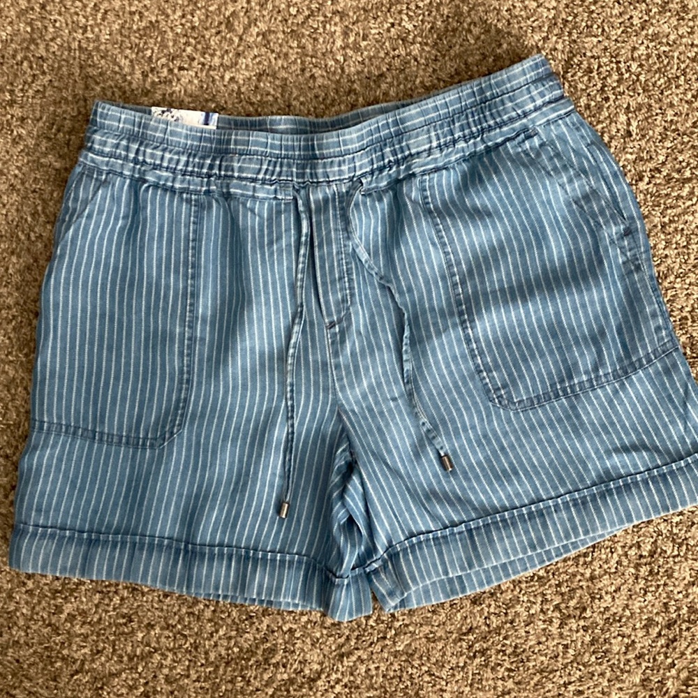 Women’s Shorts. Size M. New with tags.